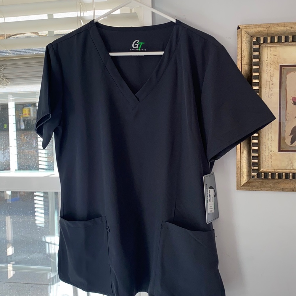 Scrub top never worn tag still on it